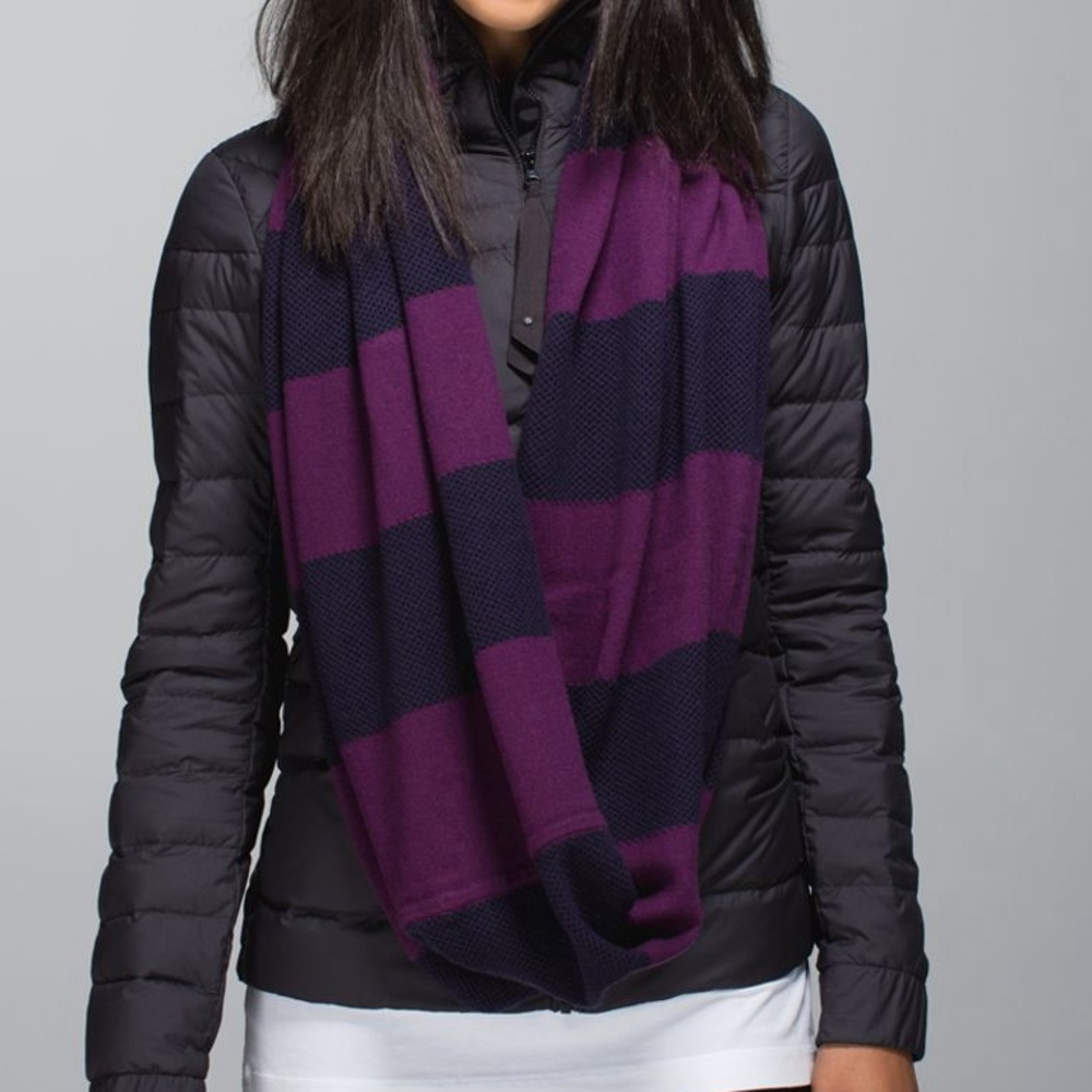 LULULEMON Heart Opener Circle Scarf Merino Wool
Black Grape / Berry Yum Yum
